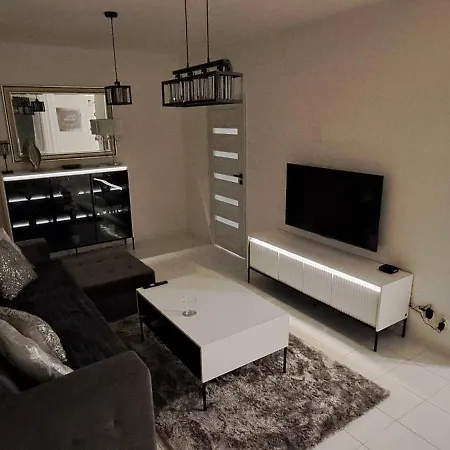 Luxury By Airport Apartment Pardubice