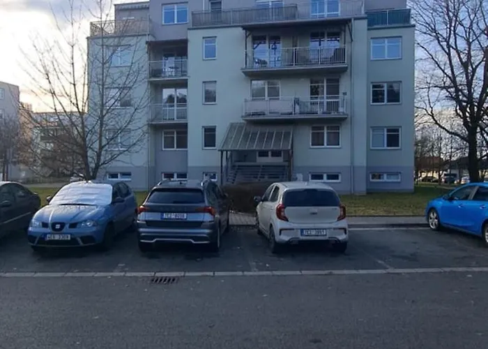 Luxury By Airport Apartment