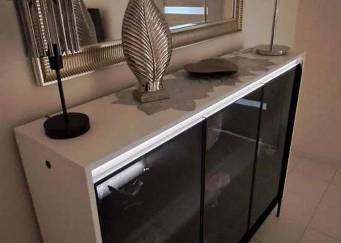 Luxury By Airport Apartment *